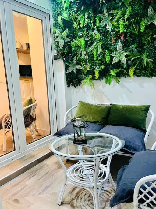 Ferienwohnung New Luxurious Studio With Patio/Center Málaga Exterior foto
